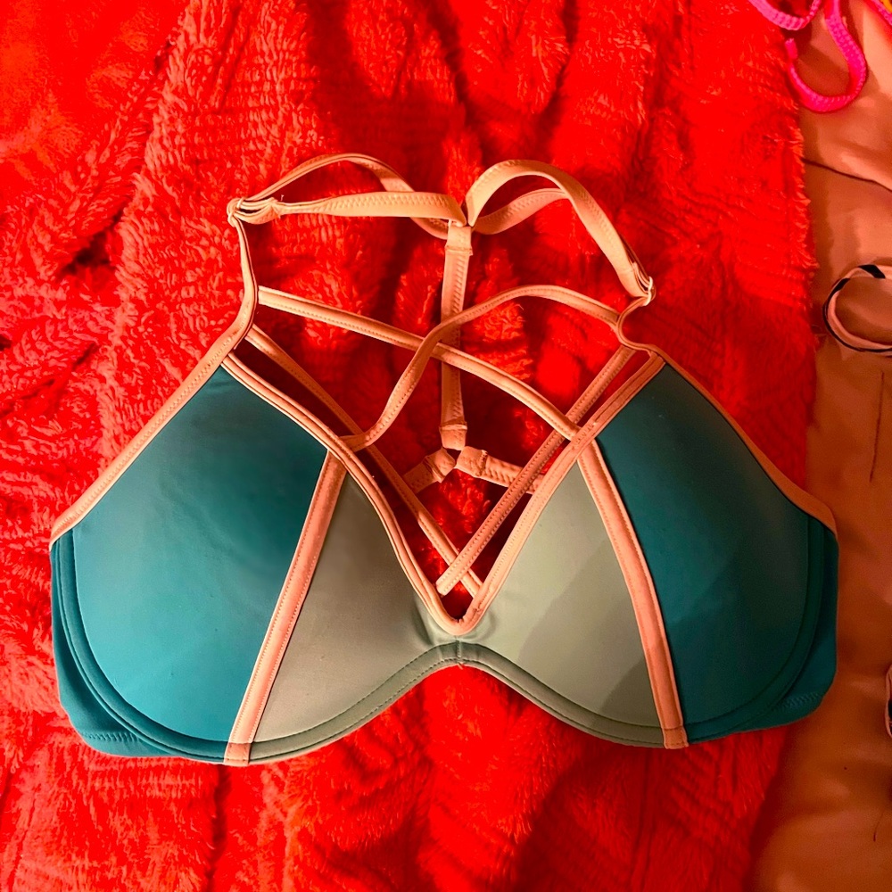 Cute bikini top. Looks like triangl brand